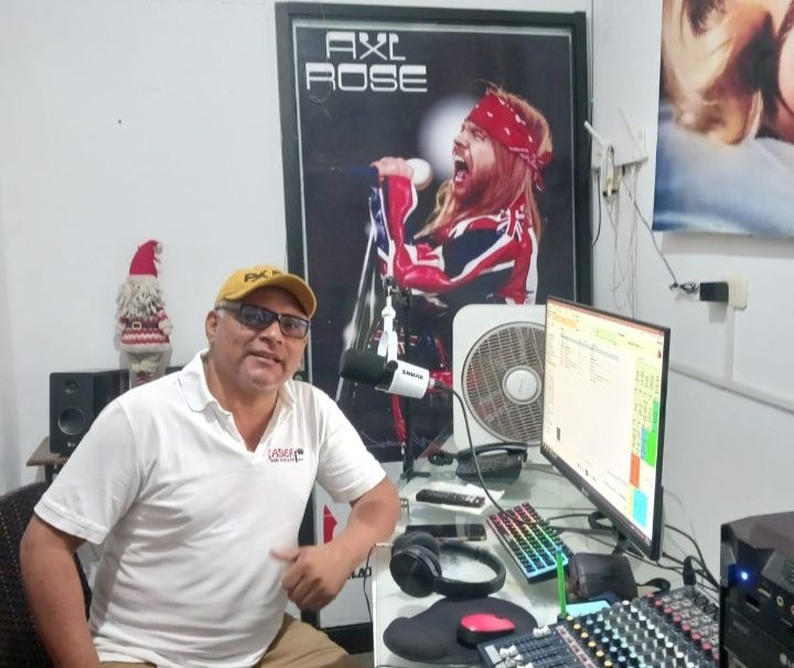 Los Consagrados del Rock & Pop con alexis Vela