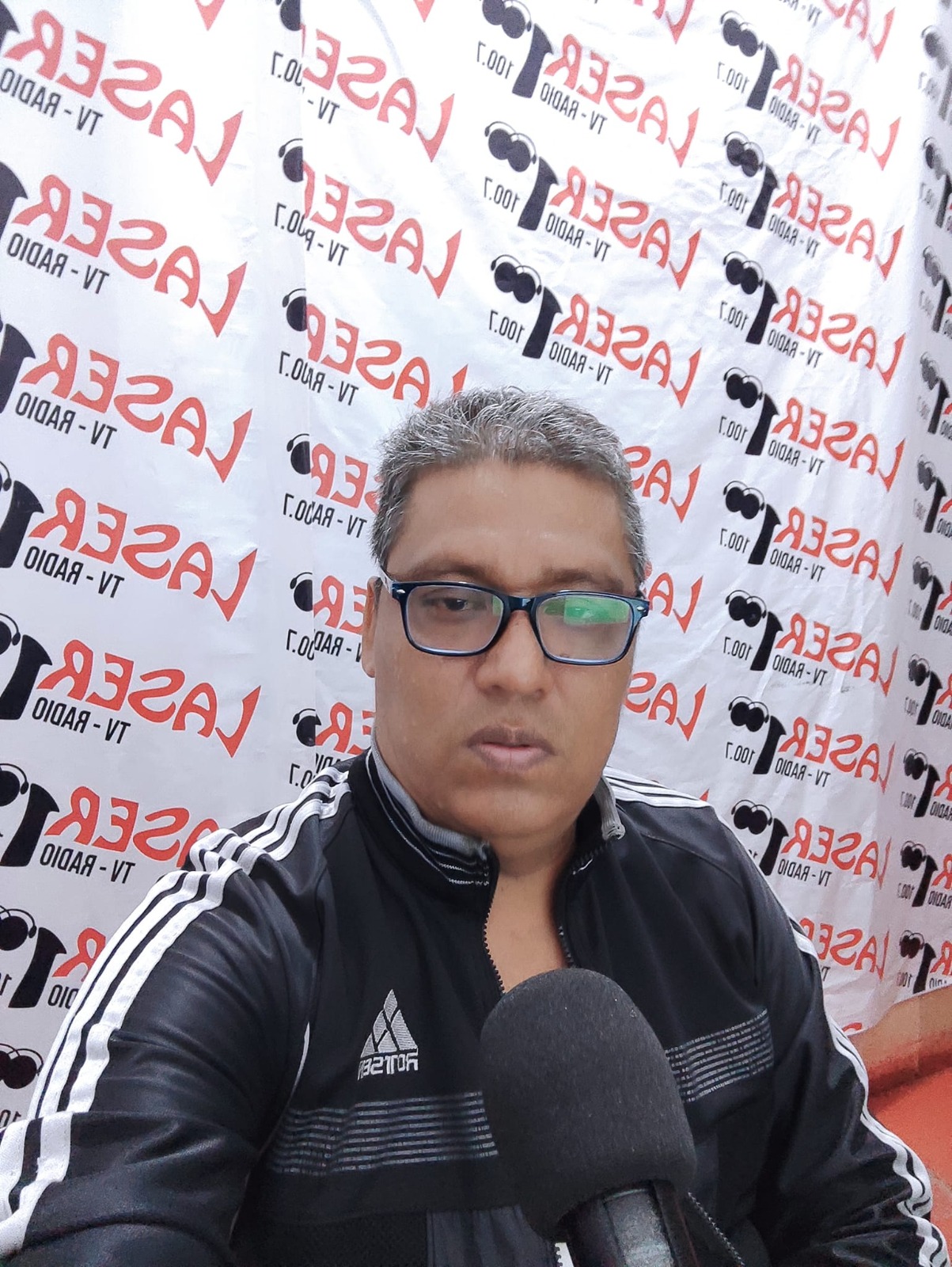 REVOLVER CON JUAN ALBERTO JARA